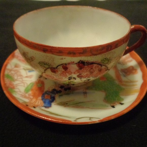 VINTAGE ASIAN PAINTED PORCELAIN CUP & SAUCER - Picture 5 of 8